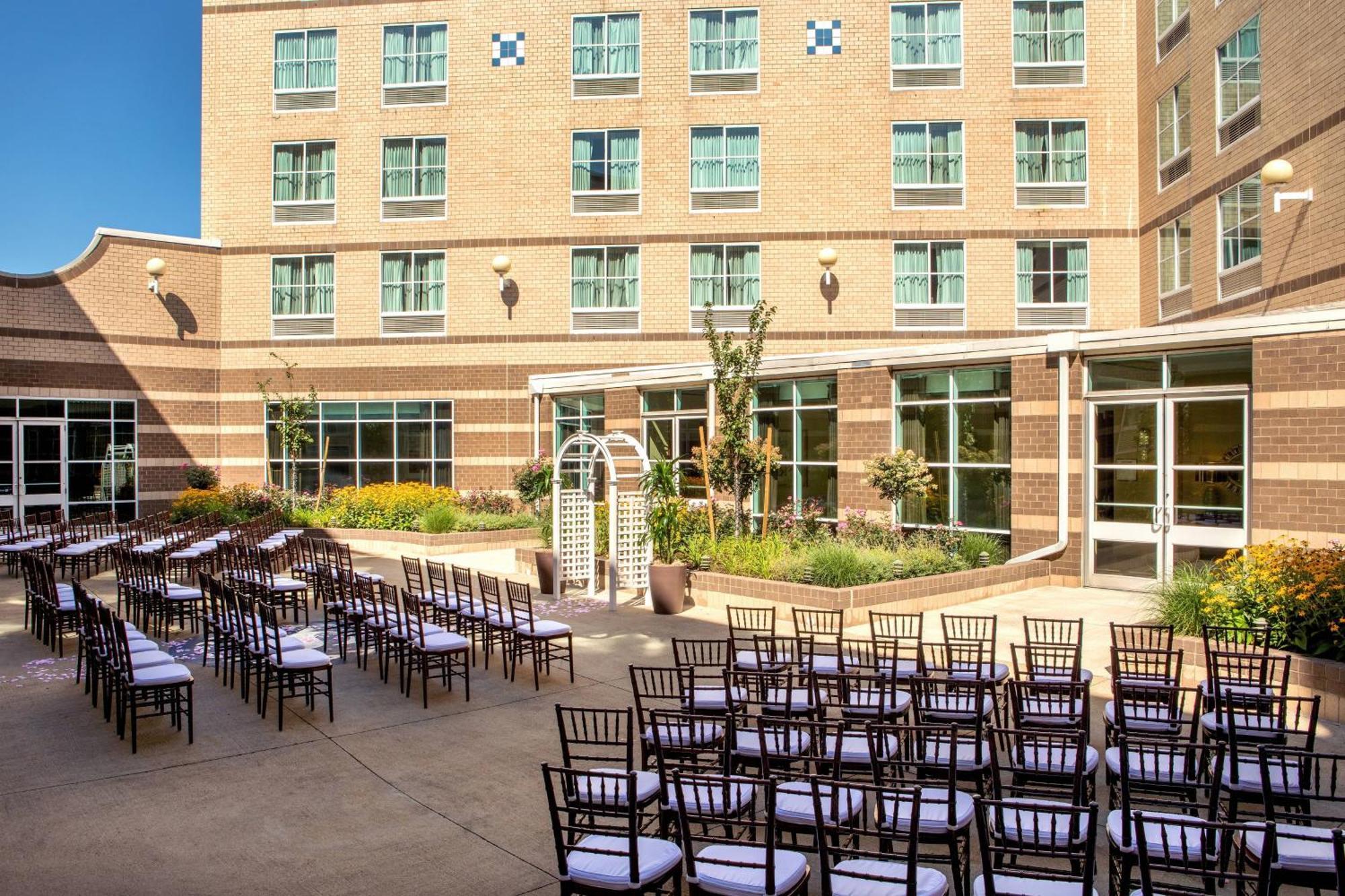 Sheraton Boston Needham Hotel Exterior photo